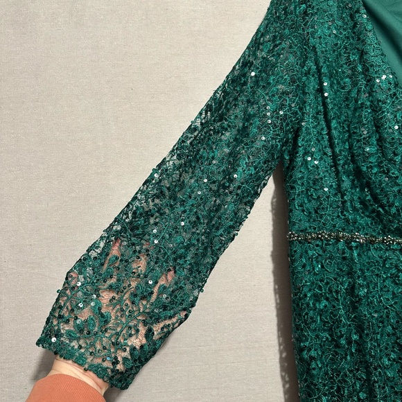 NWT Mac Duggal Beaded Embroidery Illusion Sleeve Dress - size 22 - Picture 7 of 8